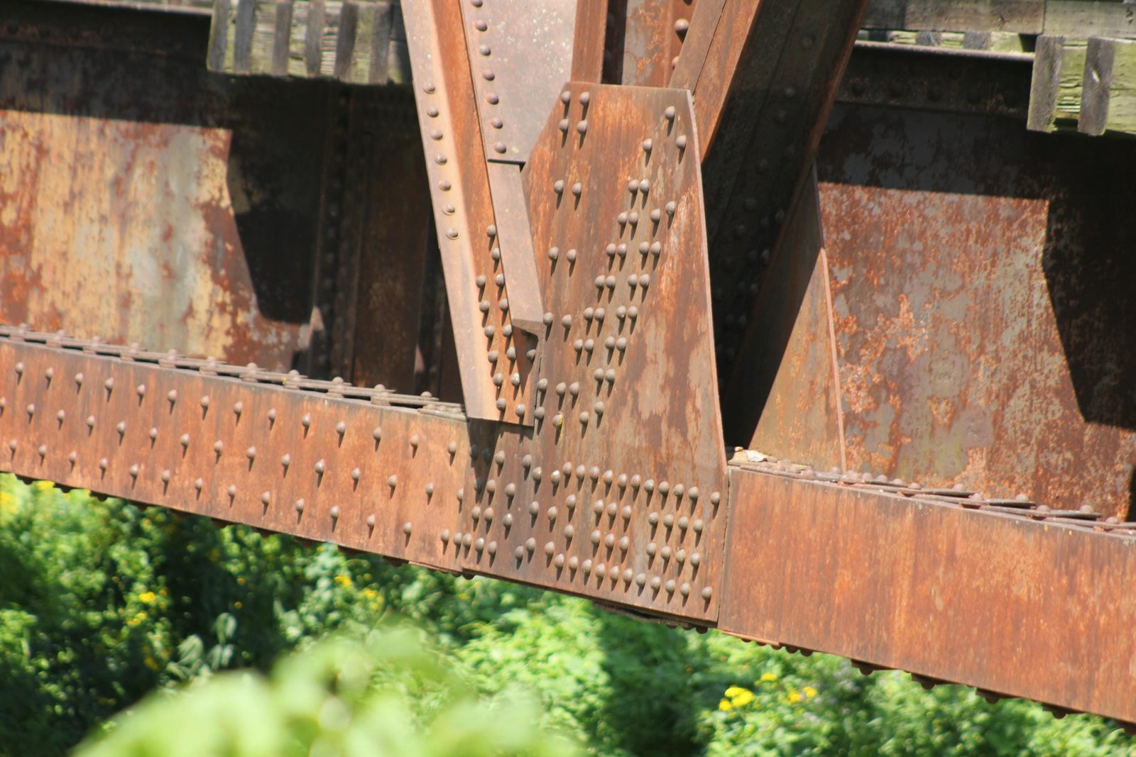 Lower connection
